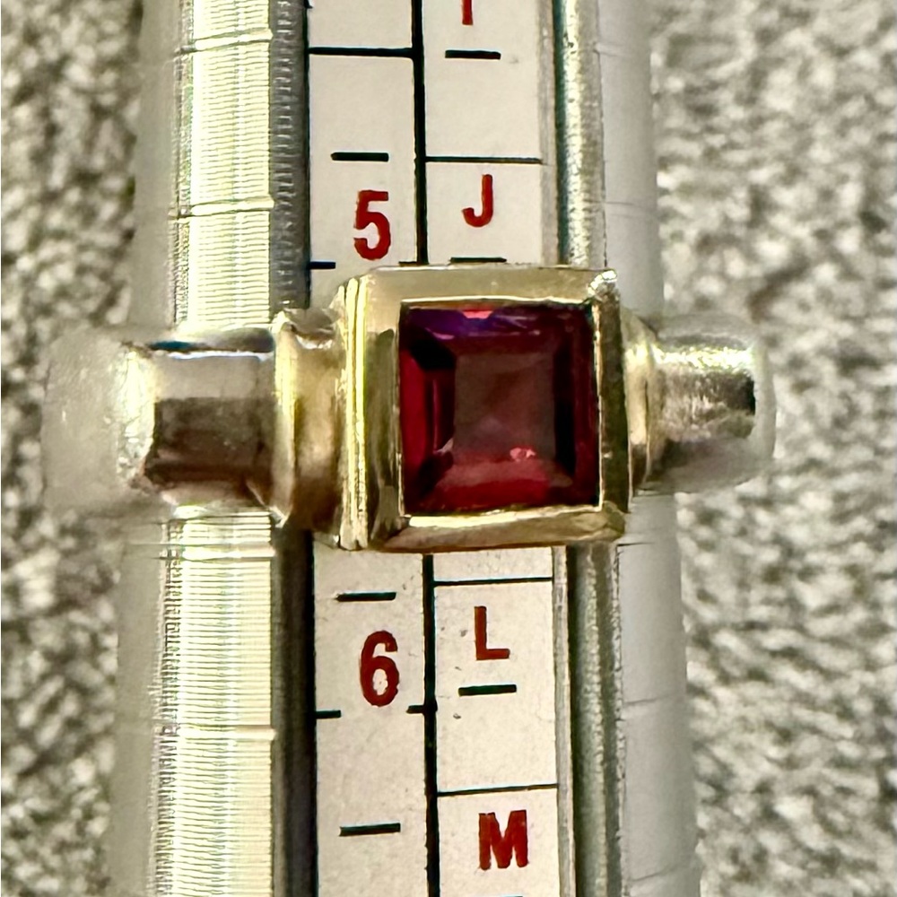 Vintage Varsha 14k Gold & Sterling Silver Ring with Bright Red Garnet - Size 5.5 - Picture 3 of 7